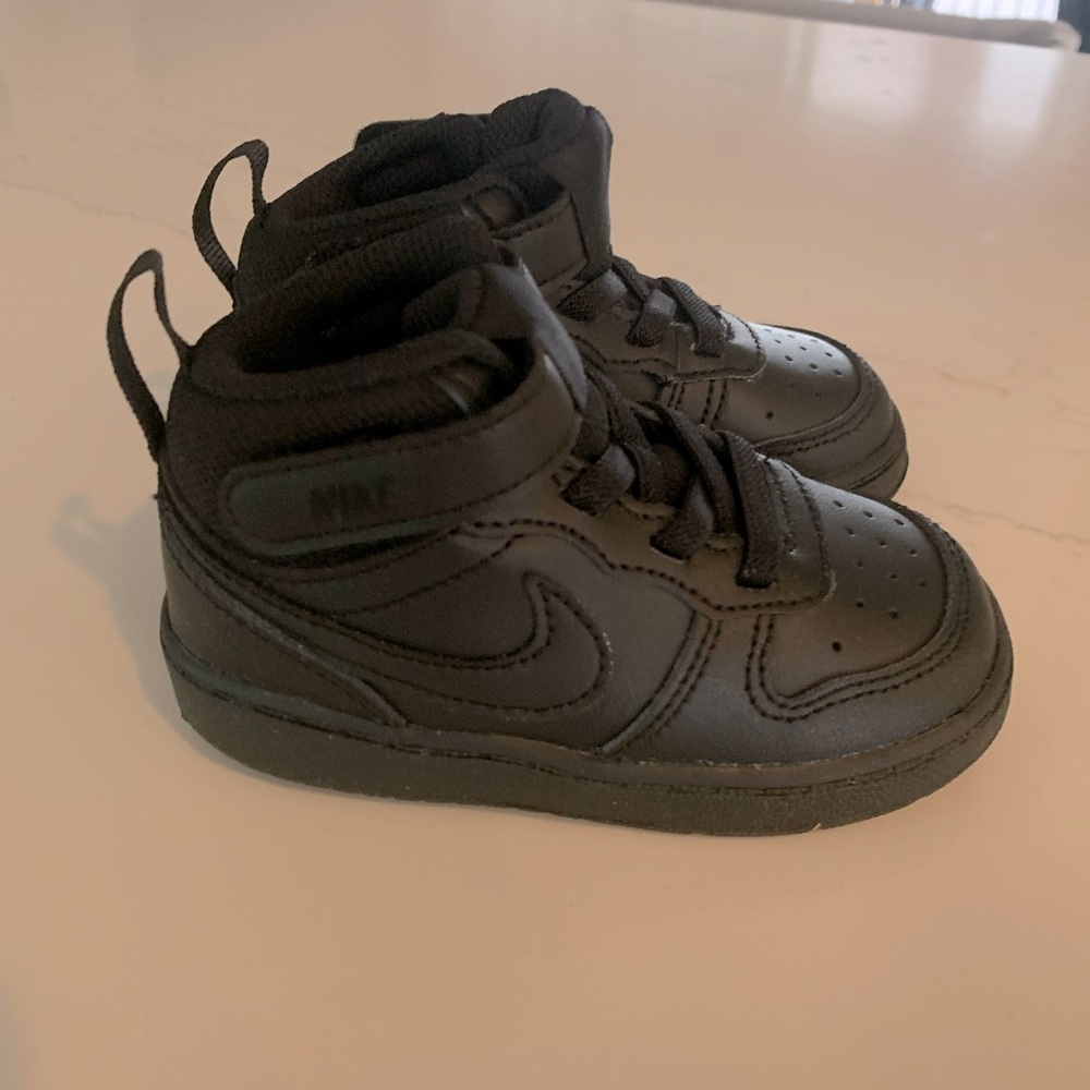 NEW Nike Court Borough Mid 2
